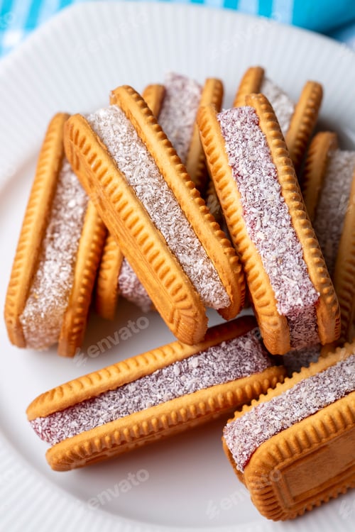Preview: Turkish Delight with Biscuit Sandwich called Kistirma ( lokumlu bisküvit - bisküvit arası lokum)