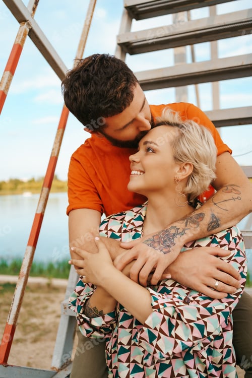 Preview: Portrait happy couple hugging