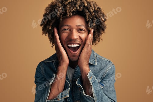 Preview: Excited African American man screaming