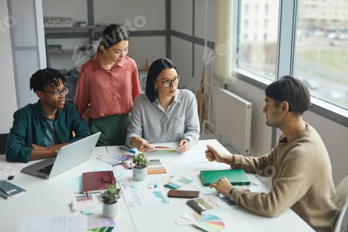Preview: Business people listening to their leader