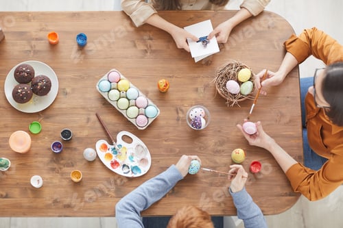 Preview: Family preparing for Easter holidays