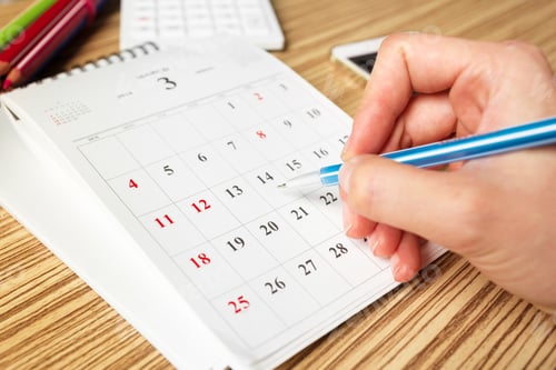 Preview: Planning events and tasks using a calendar on a wooden table