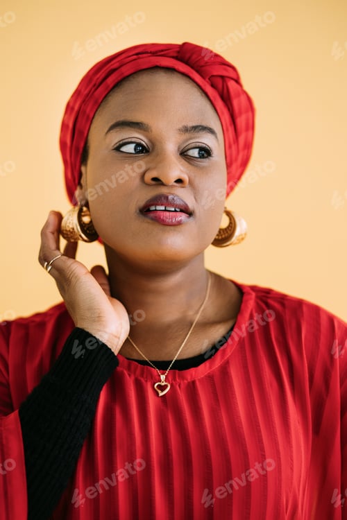 Preview: People, races and ethnic beauty concept. Close up portrait of charming African woman with red