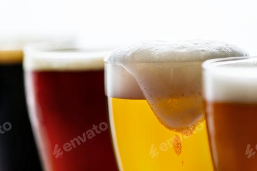 Vista previa: Pints of draught beer macro photography