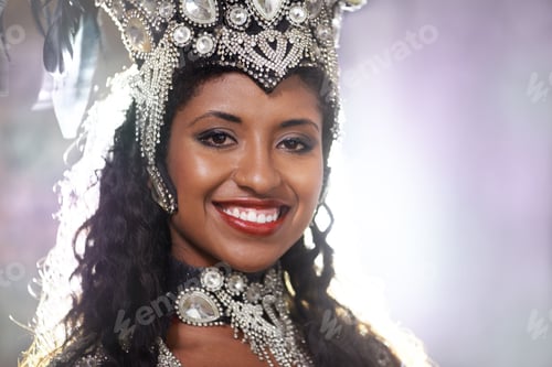 Preview: Glamourous dancing queen
