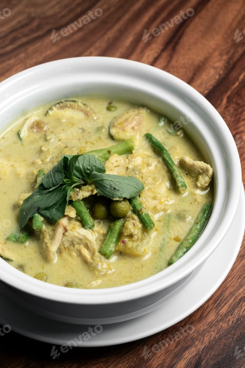 Preview: thai green curry with chicken and vegetables