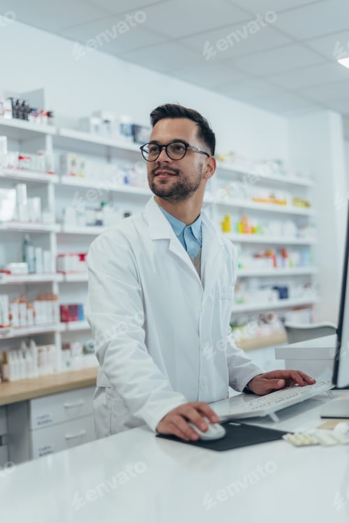 Preview: Portrait of a handsome pharmacist working in a pharmacy