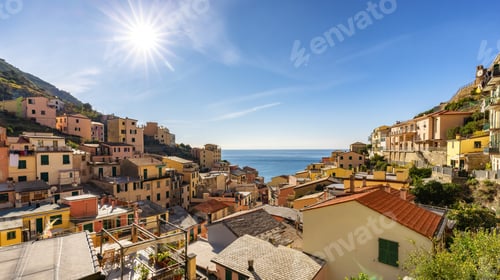 Preview: Colorful apartment homes in Riomaggiore, Italy. Cinque Terre