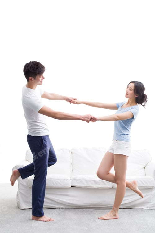 Preview: Happy young couple holding hands