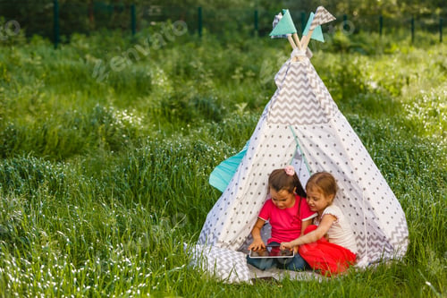Preview: a backyard campout for excited little kids