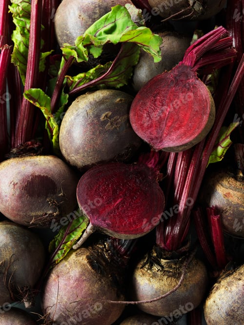 Preview: Raw beetroot, whole and sliced in half