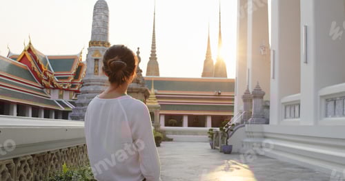 Preview: Woman visit Thailand grand palace