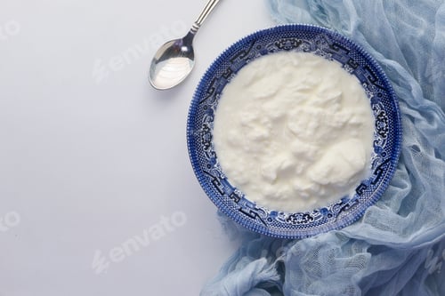 Preview: Close up of greek yogurt in a bowl on table