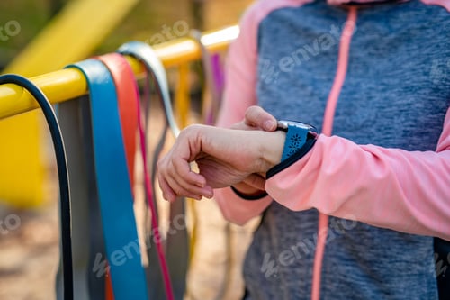 Preview: Girl with fitness watch