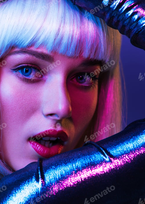 Preview: Glamour fashion girl. Beauty face with bright makeup. Beautiful woman in a white wig, bob hairstyle.