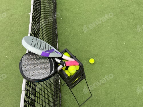Preview: Paddle tennis racket and ball