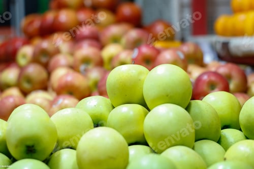 Preview: Closeup shot of a pile of shiny green apples