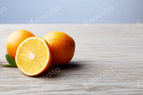 Preview: close-up shot of bunch of ripe oranges on wooden surface