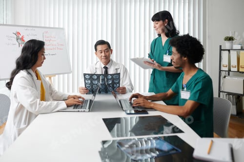 Preview: Doctors and medical nurses having meeting, discussing xrays images