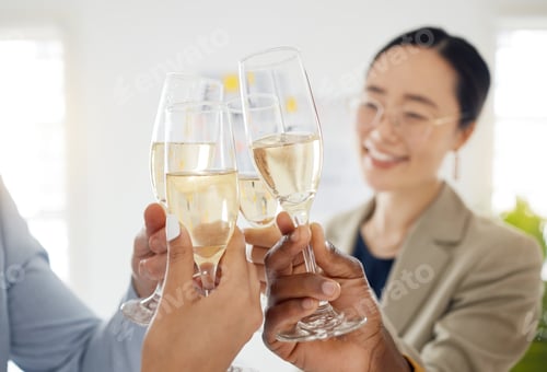 Visualização: Champagne toast, glass and alcohol with business people, celebration and team building at workplace