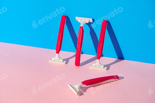 Preview: Disposable razor on blue and pink background