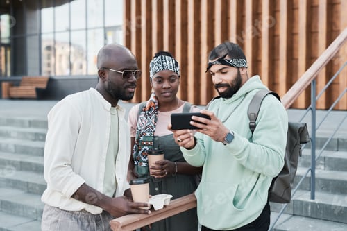 Preview: Showing photos to friends