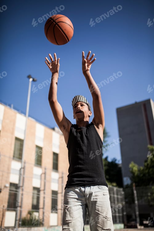 Preview: Afro young brothers play basketball
