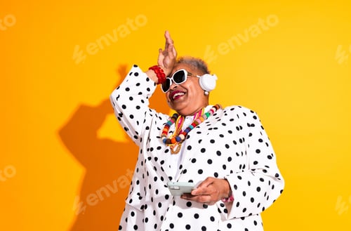 Preview: Funny senior black woman wearing stylish clothing isolated in studio