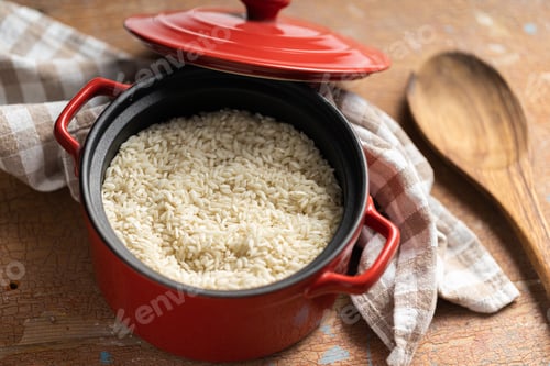 Preview: Uncooked Carnaroli risotto rice in pot.