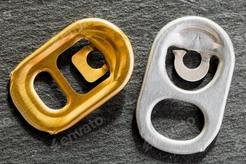 Preview: Gold and silver tabs for beverage cans
