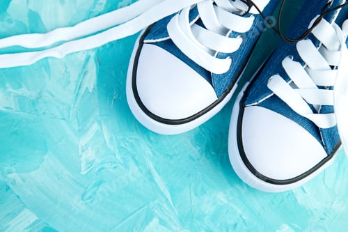 Preview: Stylish Blue Sneakers with White Laces and Soles