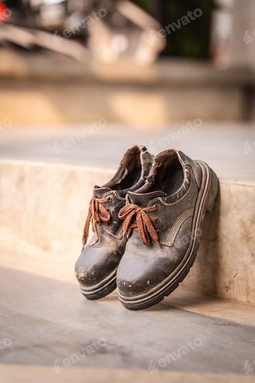 Preview: Men's brown leather shoes lying on the concrete floor. Shoes showing signs of use The leather