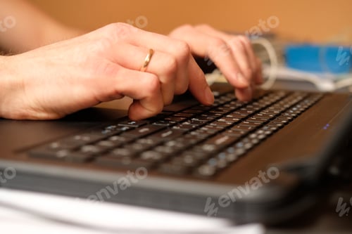 Preview: male hands on a laptop. wedding ring
