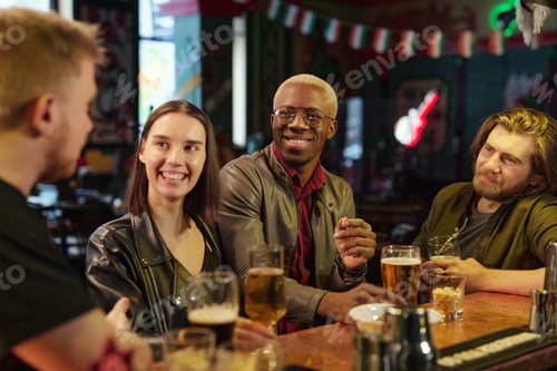 Preview: Friends resting in the bar