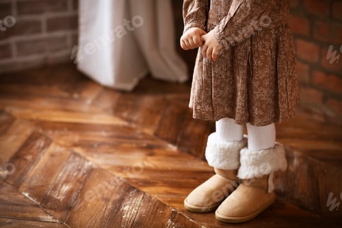 Preview: Faceless little girl in warm clothes and footwear