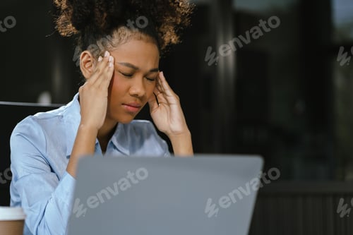 Preview: Business woman are under stress from working for poor work, failed work.