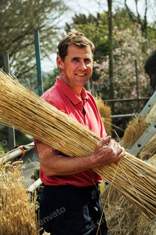 Preview: Thatcher carrying a yelm of straw.