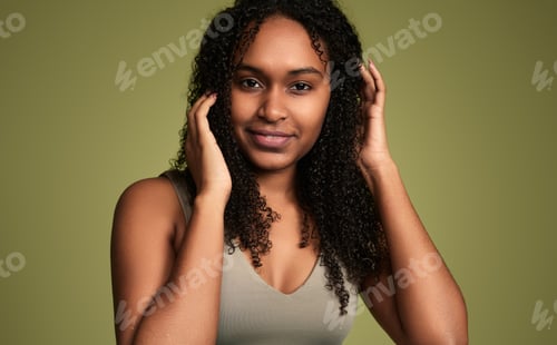 Preview: Flawless young black lady with curly hair