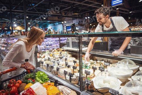 Preview: Woman at the supermarket