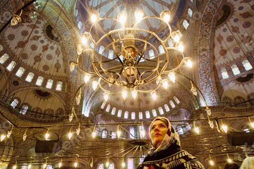 Preview: Tourist wearing headscarf at Sultan Ahmed Mosque, Istanbul, Turkey
