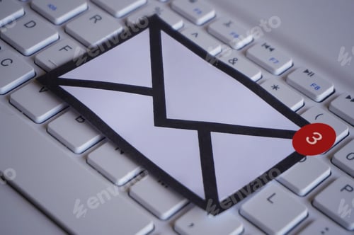 Preview: New email notification on top of keyboard.