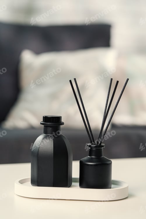 Preview: Aroma diffuser bottle with sticks in living room