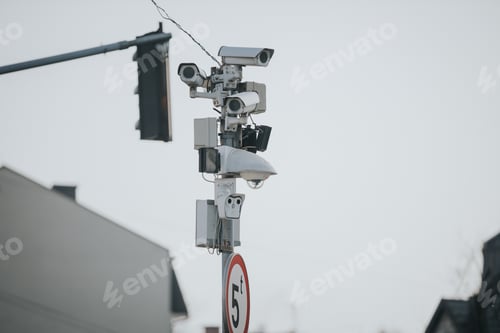 Preview: Shallow focus shot of multi-angle traffic cameras on the street pole