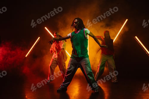 Preview: Group of hip hop dancer dancing together.