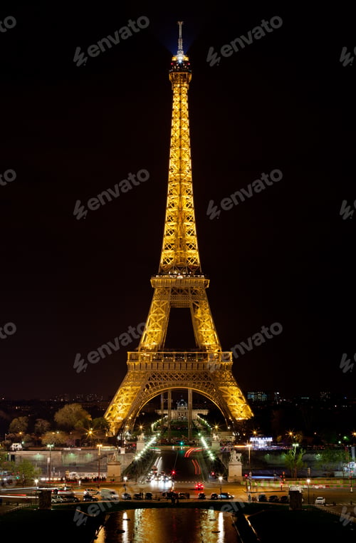 Preview: The Eiffel Tower by night