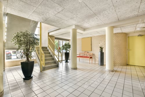 Preview: Spacious hall in modern apartment