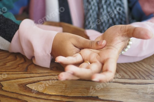 Preview: Young women hands suffering wrist pain,