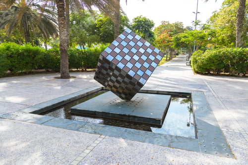 Preview: Rubik's Cube monumetn in Zabeel Park in Dubai