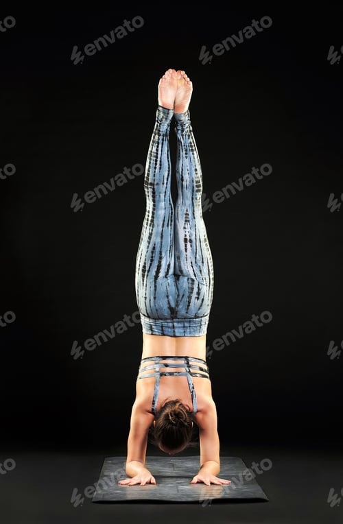 Preview: Woman demonstrating a forearm stand or pincha pose