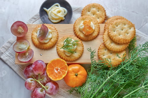 Preview: Crackers with fruit and vegetable